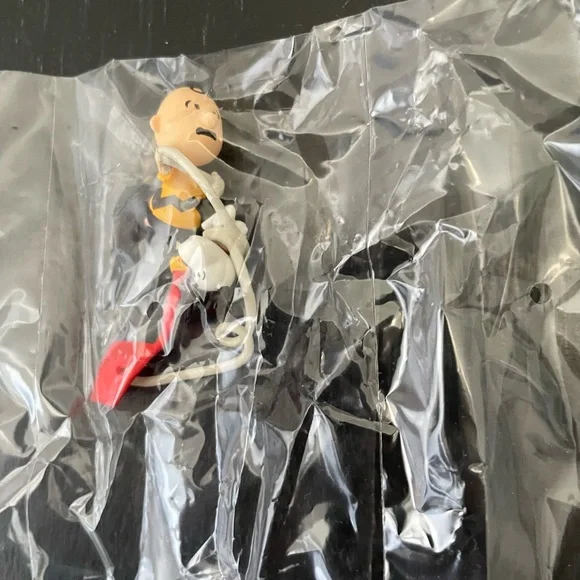 Snoopy Weather terrarium - number 2 Windy Day - Picture 6 of 15